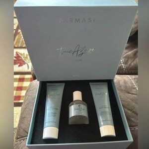 Farmasi True Azure Femme Gift Collection